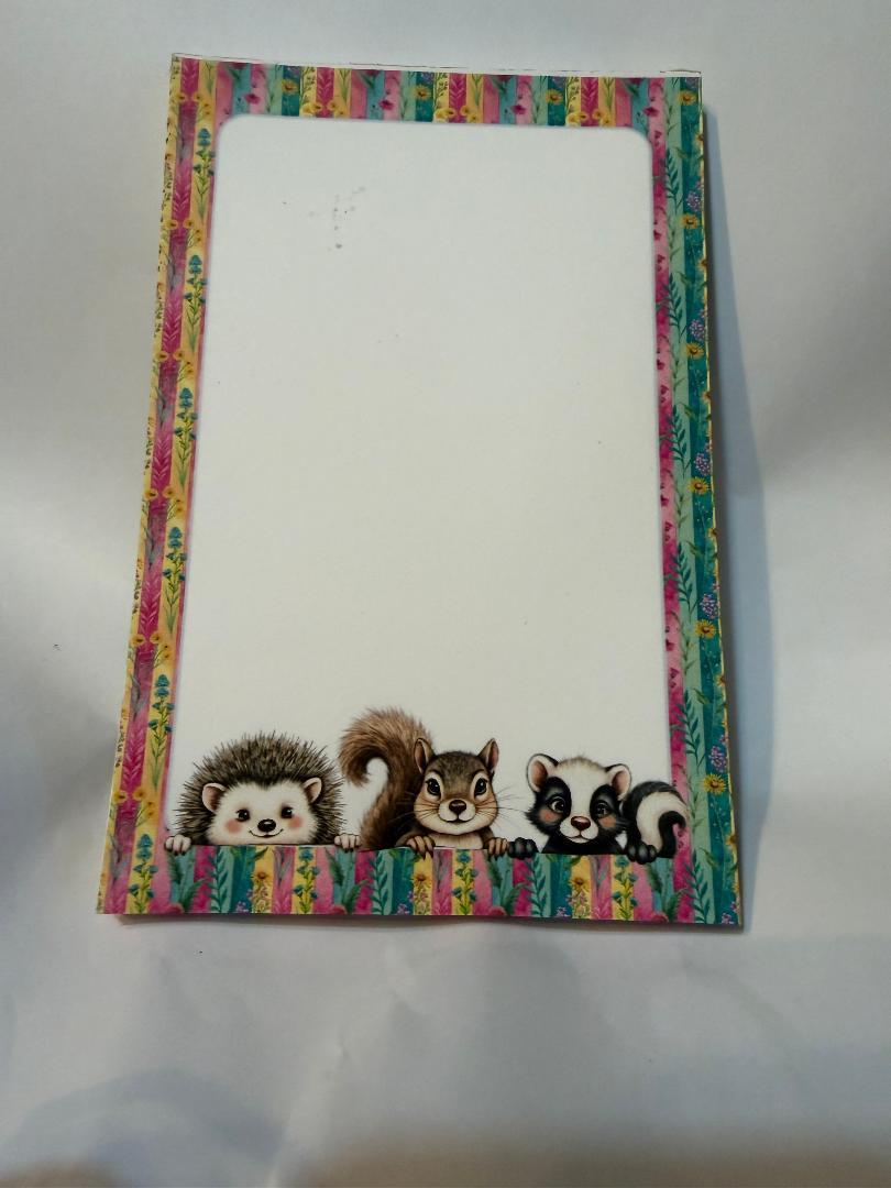 PEEKING ANIMALS NOTEPAD 6 X 4