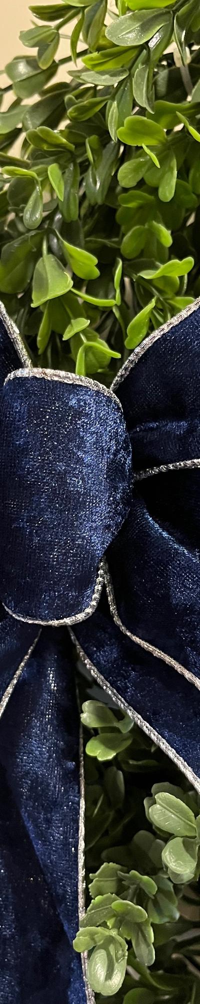 Untitled productNavy blue velvet bow with silver metallic backing and edging