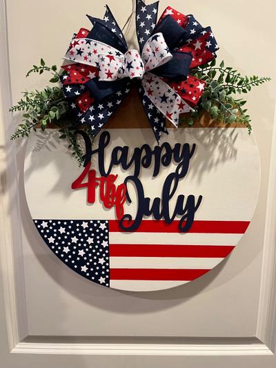 Patriotic wreath that reverses to a Welcome theme.  