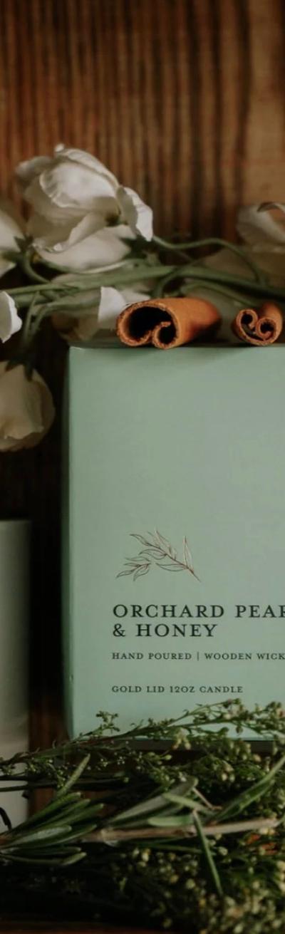 Hand Poured | Wooden Wick | Soy-Based | Gold Lid Boutique Box Candle   Orchard Pear & Honey 