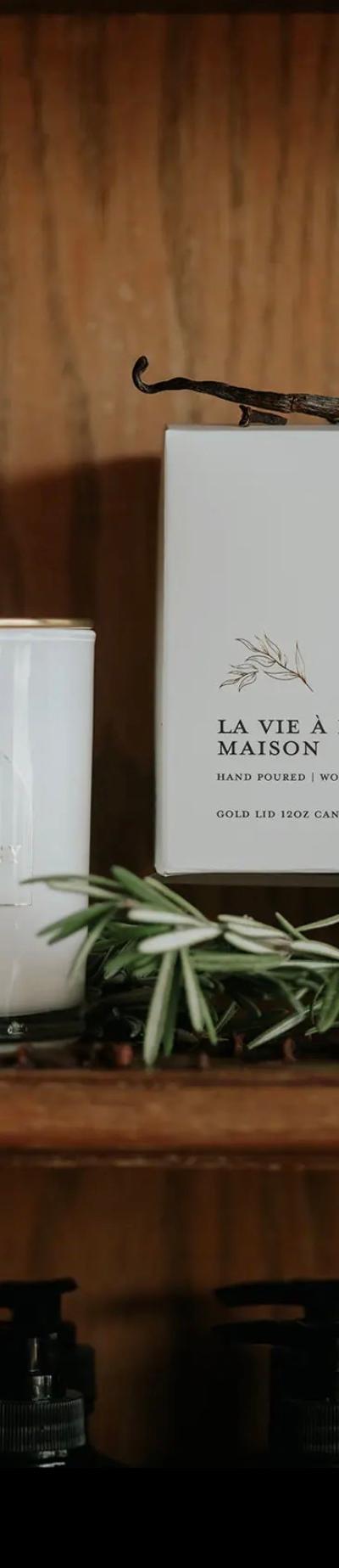Gold Lid Boxed Hand Poured | Wooden Wick | Soy-Based Candle La Vie A’ La Maison