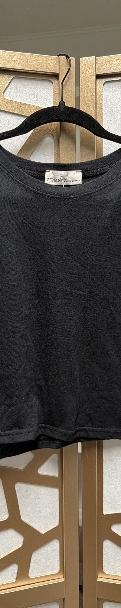 Black cropped t-shirt
