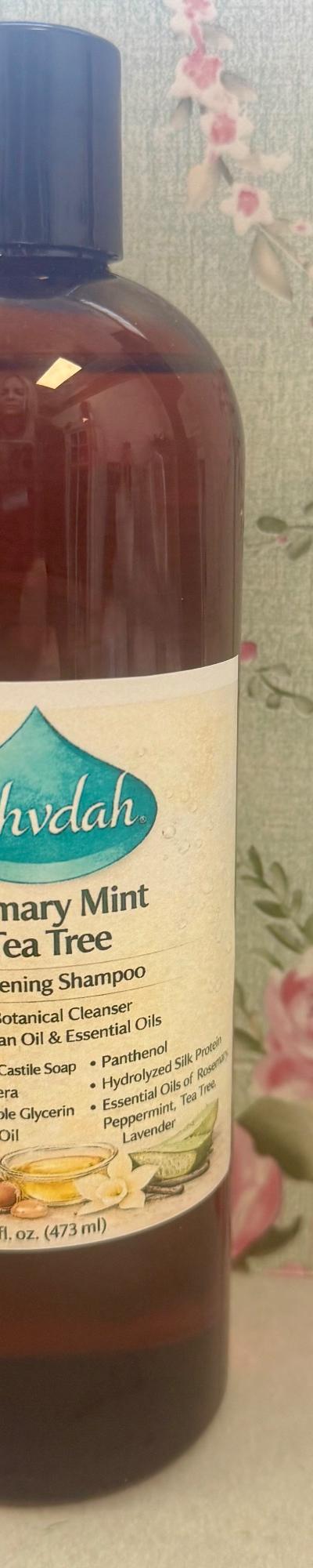 Lahvdah rosemary mint and tea tree shampoo
