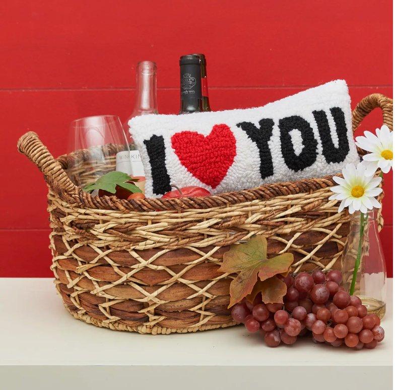 Valentine's Day I Heart You Throw Pillow