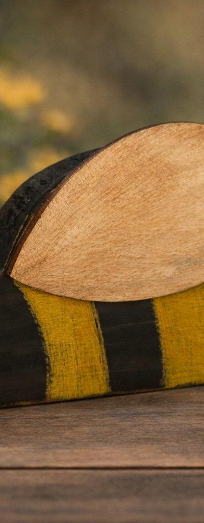 Weathered Bee Shelf Sitter