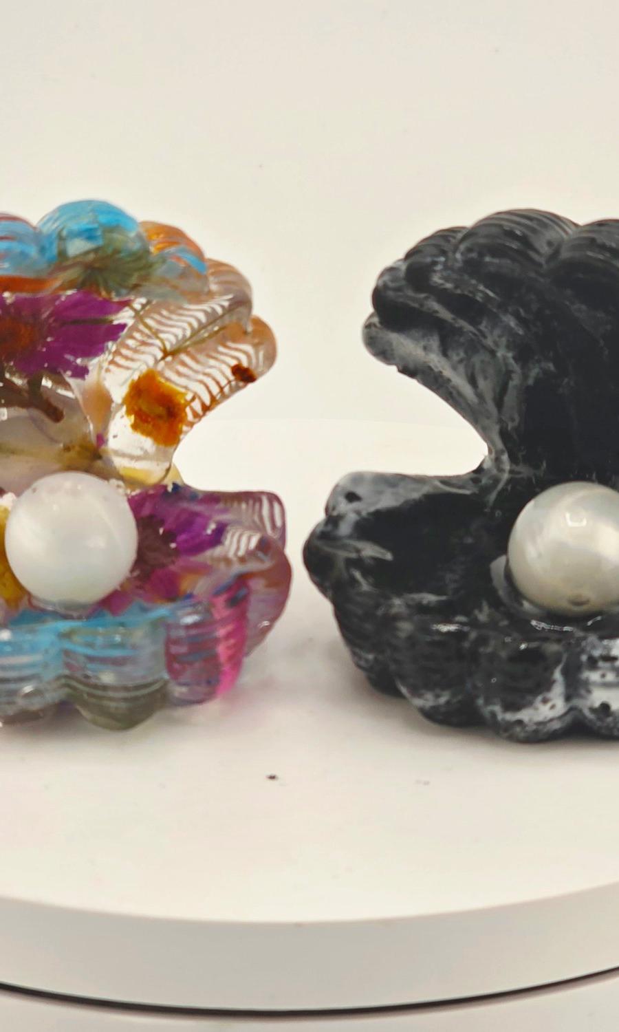 Solid Resin Clam Shell with Oyster 